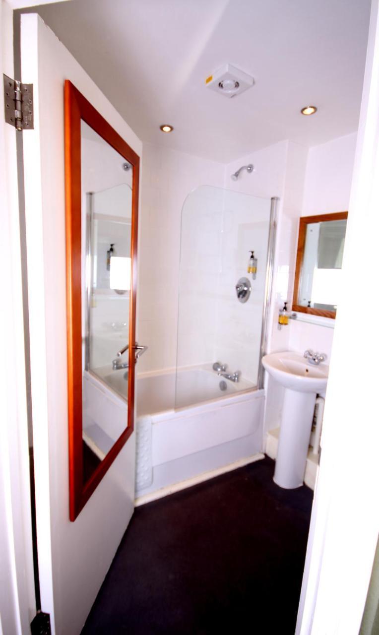 Plas Derwen Hotel Abergavenny Ngoại thất bức ảnh