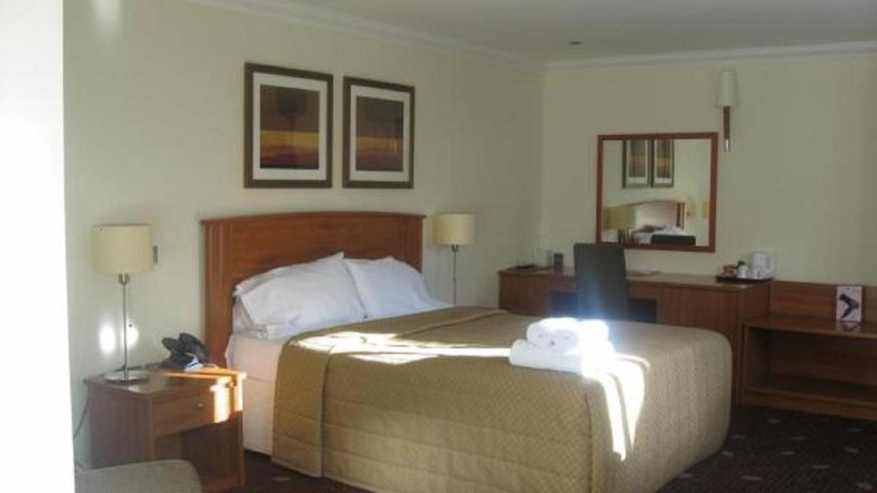 Plas Derwen Hotel Abergavenny Ngoại thất bức ảnh